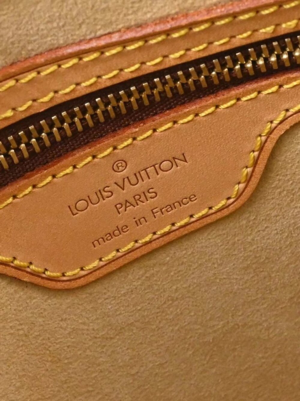 Louis Vuitton Monogram Looping - Picture 14 of 15